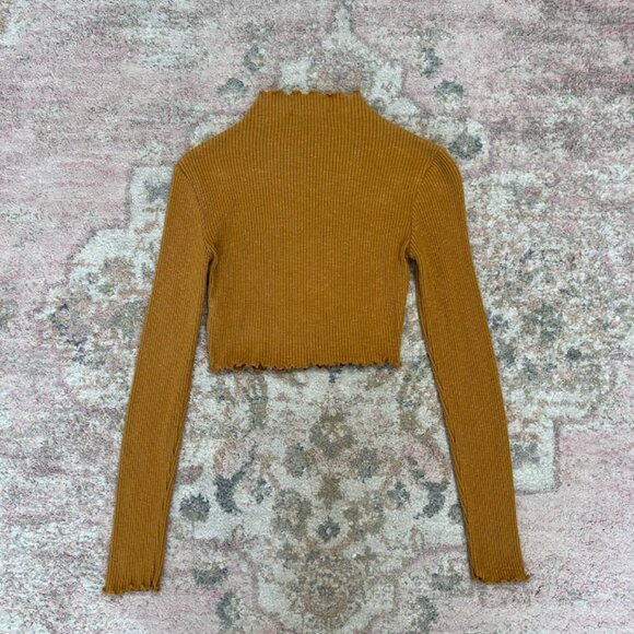 Better Be Mock Neck Ribbed Crop Top Size S - Picture 7 of 7